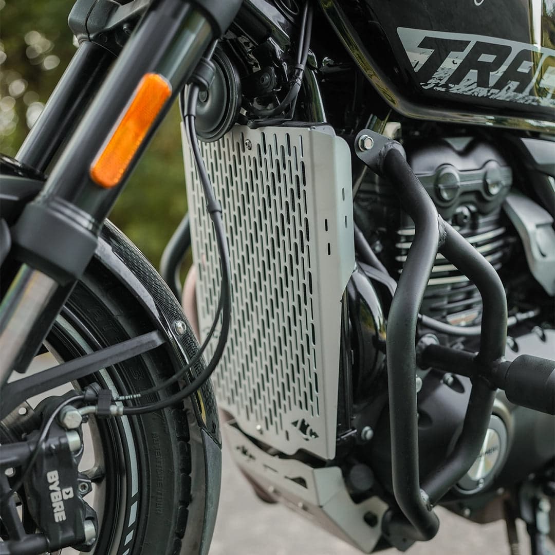 LEGUNDARY TRIUMPH 400 series VECTOR RADIATOR GRILL SILVER